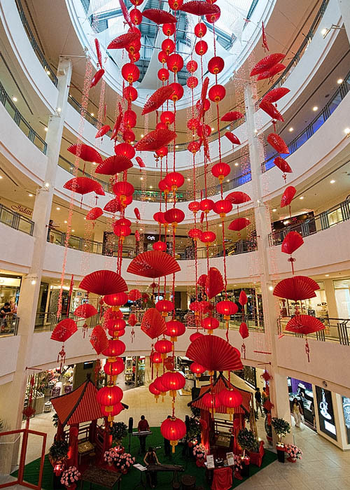 春季酒店商场开业庆典中庭吊顶装饰扇子灯笼串选购指南——以搜荷美装工程为例